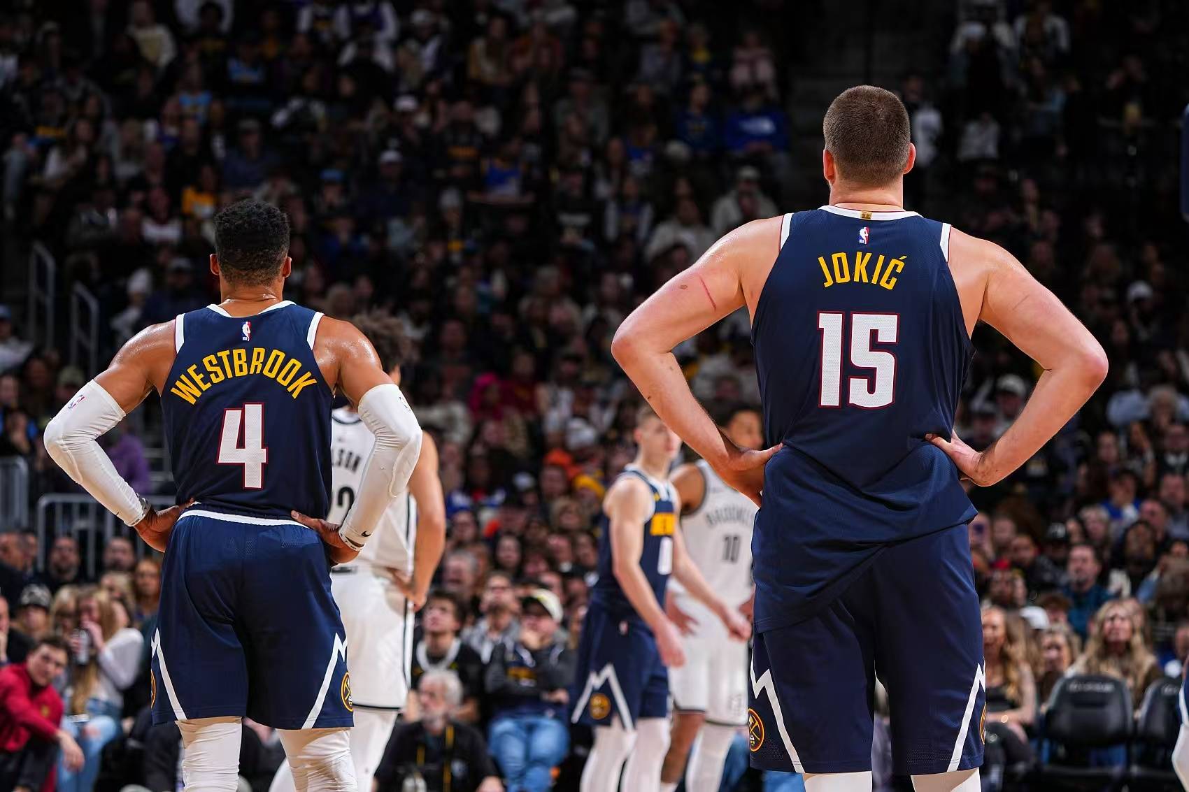 雄鹿再胜篮网，湖人稳站赛事首位